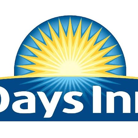 Days Inn By Wyndham Brooklyn Eastern Parkway Ню Йорк Екстериор снимка