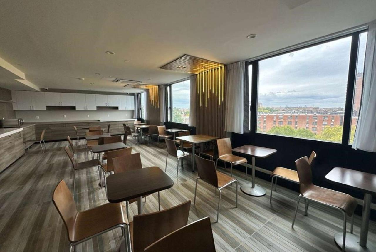 Days Inn By Wyndham Brooklyn Eastern Parkway Ню Йорк Екстериор снимка