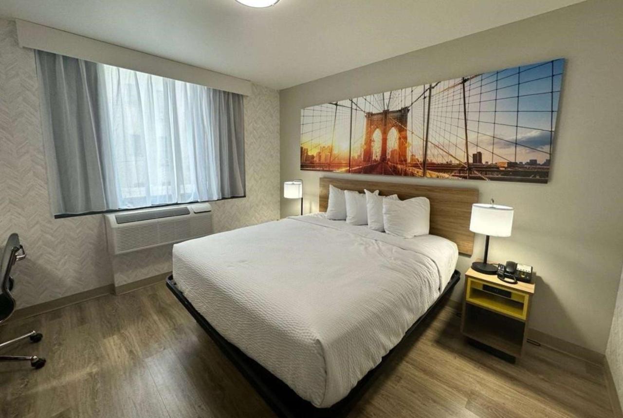 Days Inn By Wyndham Brooklyn Eastern Parkway Ню Йорк Екстериор снимка